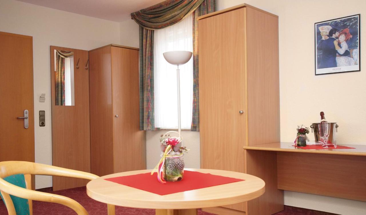 Hotel & Restaurant "Zur Linde" Spergau Extérieur photo