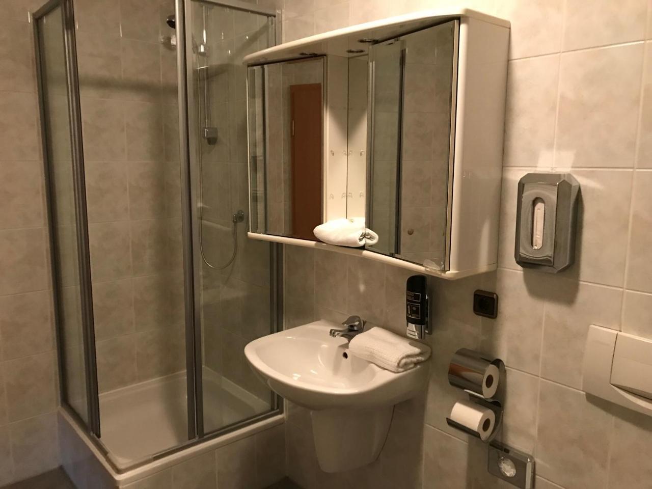 Hotel & Restaurant "Zur Linde" Spergau Extérieur photo